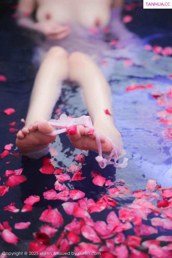   [XiuRen]高清写真图 2025.01.17 No.9778 桃妖夭 浴池美腿第93张图片